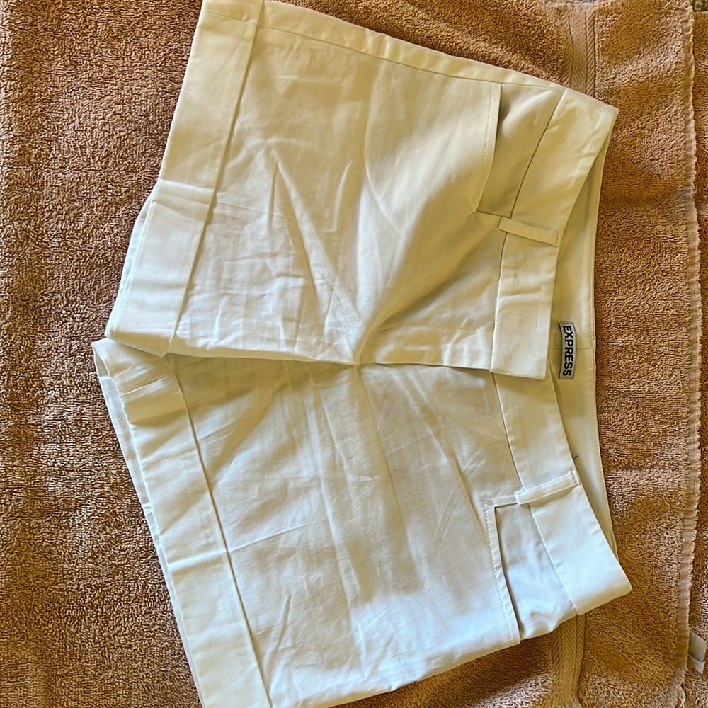 Express white shorts, never worn size 6